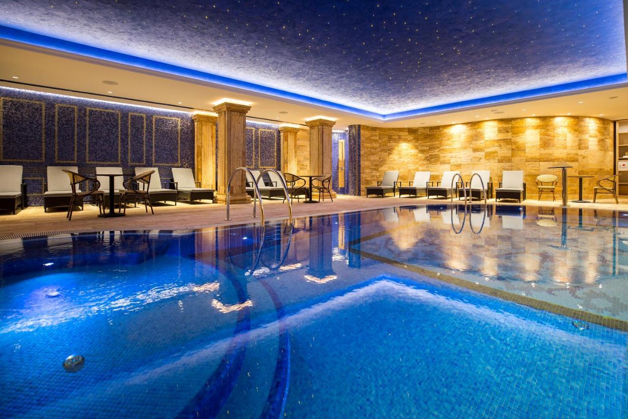 A Hoteli - Hotel Park Vrnjacka Banja Exterior photo The pool at the Mandarin Oriental, Munich