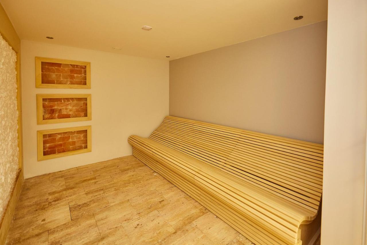 A Hoteli - Hotel Park Vrnjacka Banja Exterior photo A modern steam room