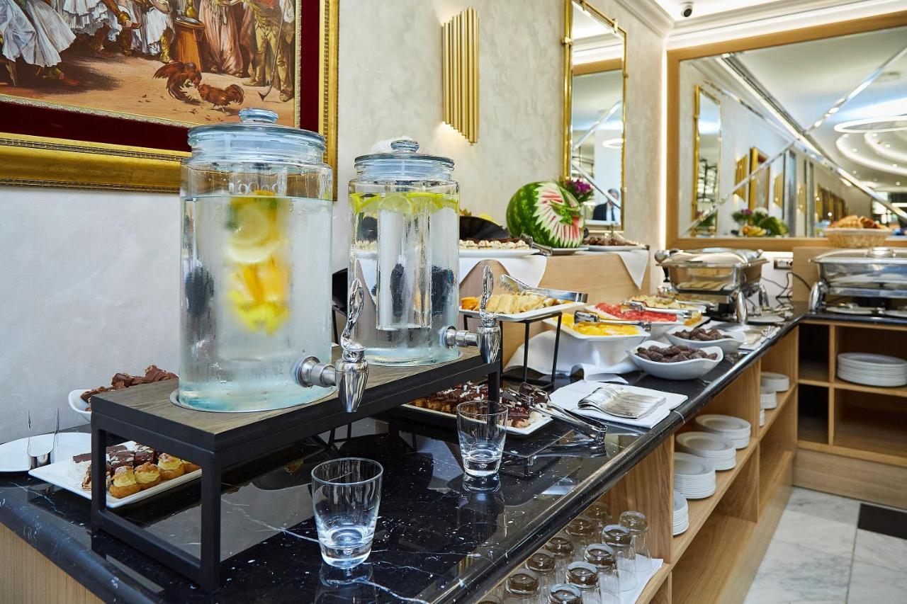 A Hoteli - Hotel Park Vrnjacka Banja Exterior photo A buffet at a hotel