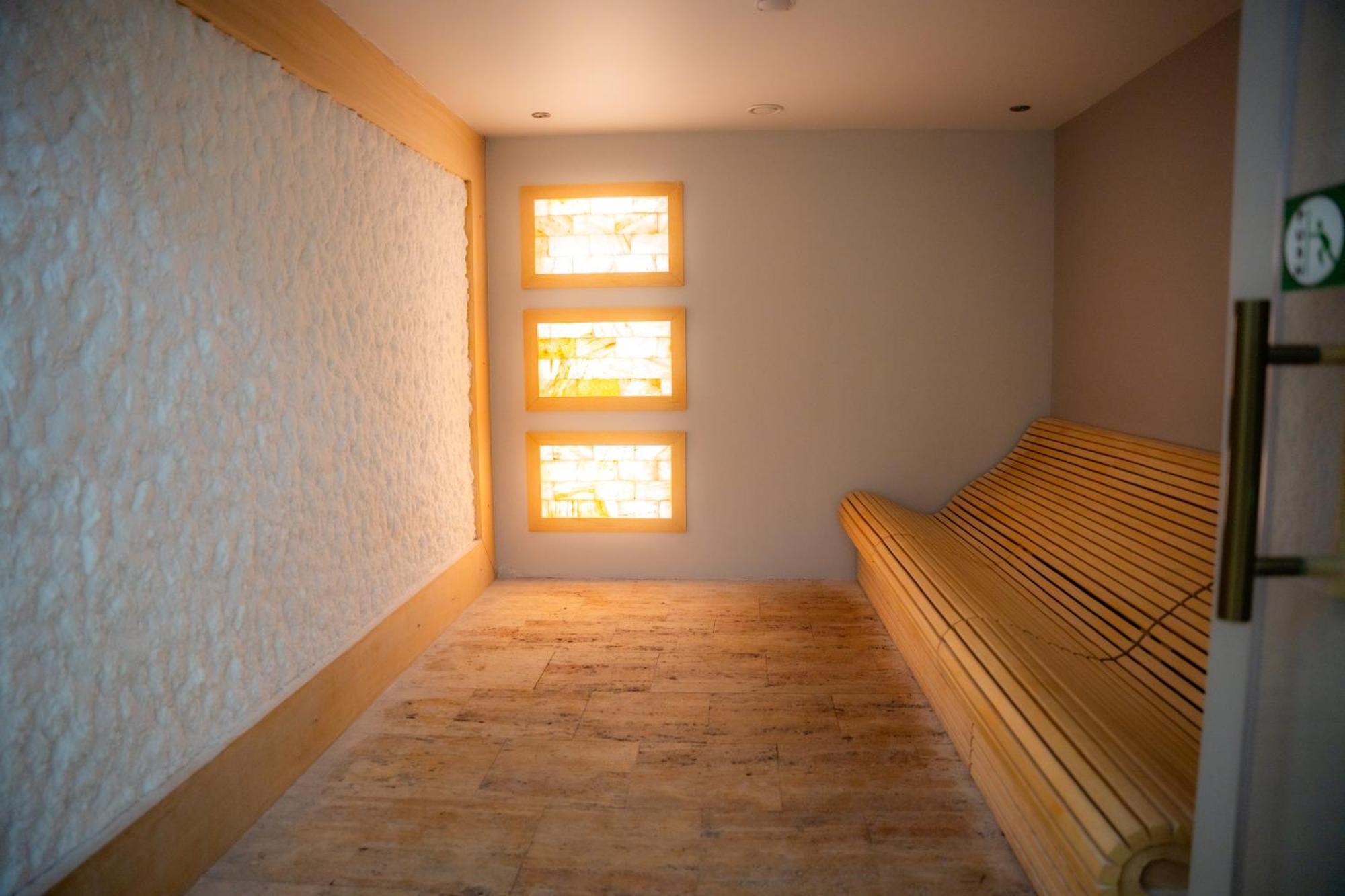 A Hoteli - Hotel Park Vrnjacka Banja Exterior photo A salt room