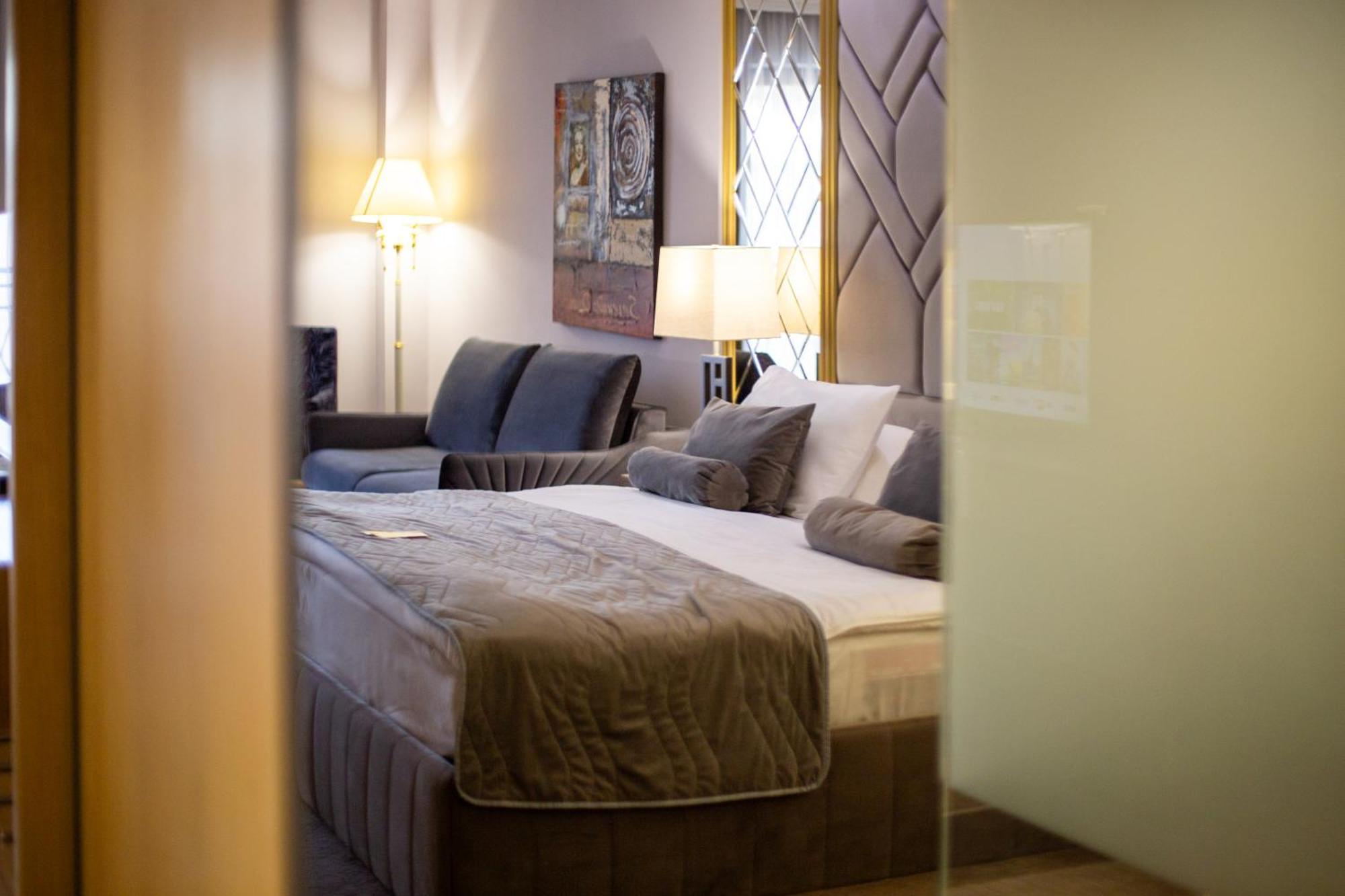 A Hoteli - Hotel Park Vrnjacka Banja Exterior photo A bedroom at the hotel